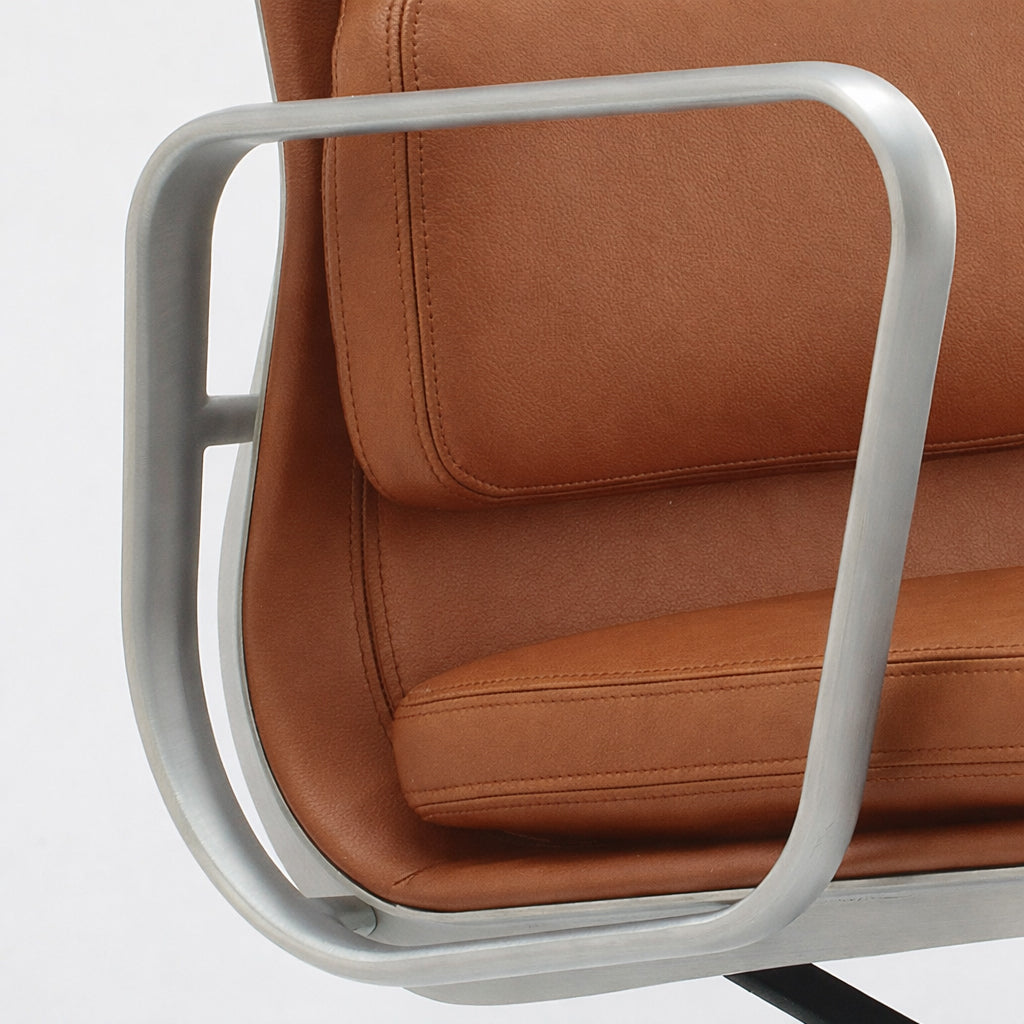 Silla Aluminum Soft Baja, cuero marrón : PREVENTA :