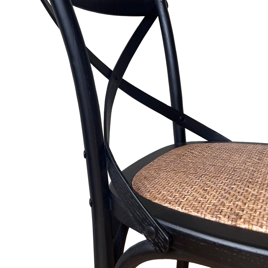 Silla Cross negra con cruz de madera