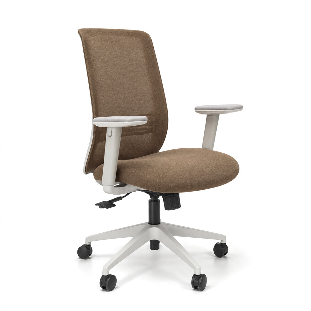 Silla Gudda Executive. Base blanca, tela mocha