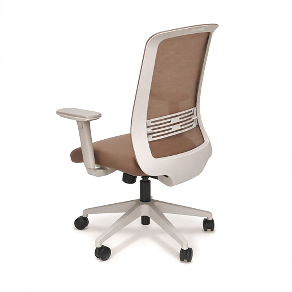 Silla Gudda Executive. Base blanca, tela mocha