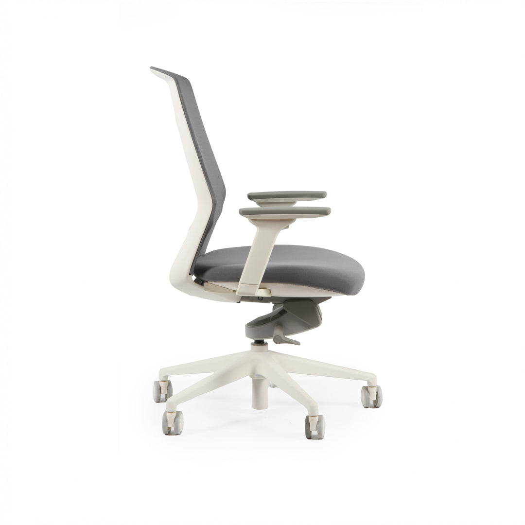 Silla Nimbo. Base blanca, tela steel
