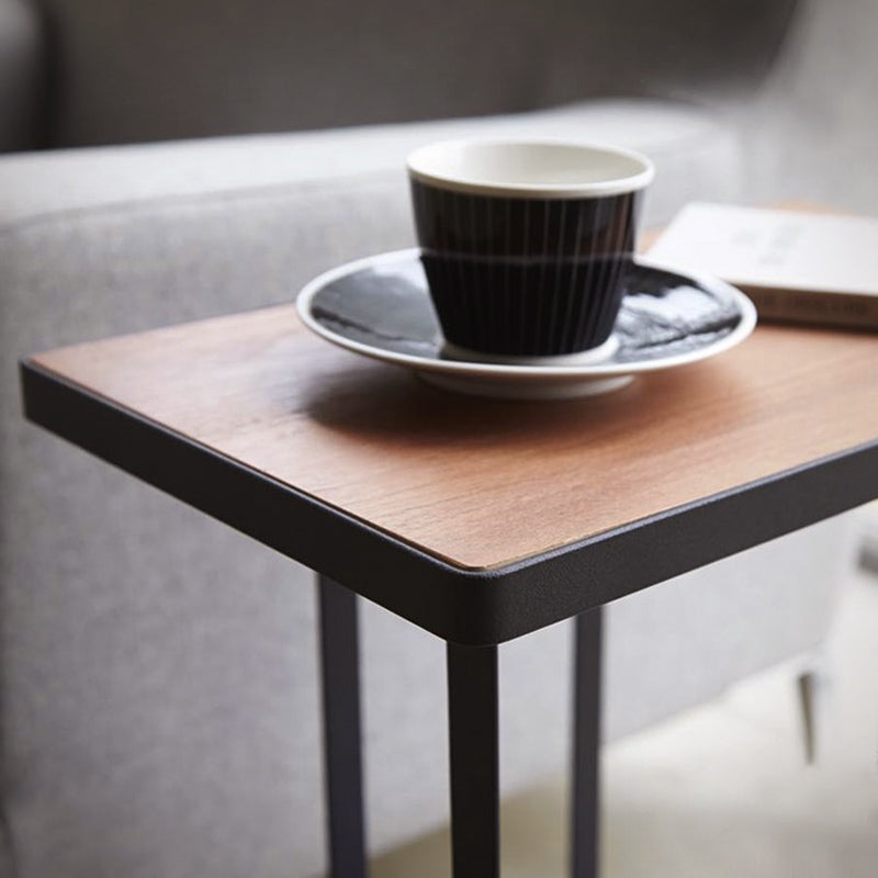 Mesa auxiliar porta revistas negro y nogal Yamazaki