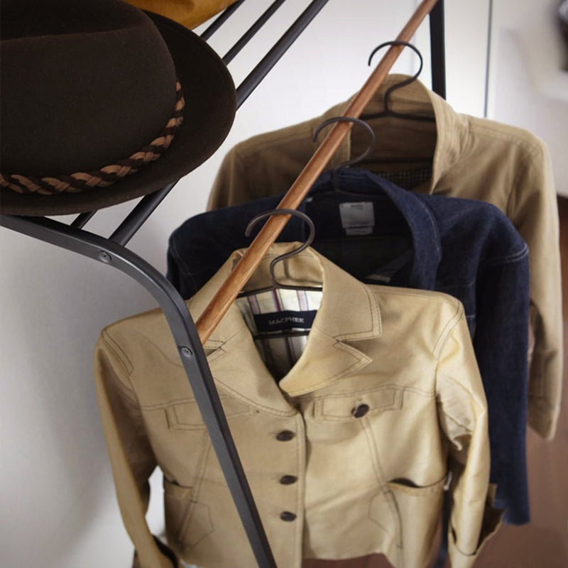 Perchero metálico de pared con estante blanco Yamazaki