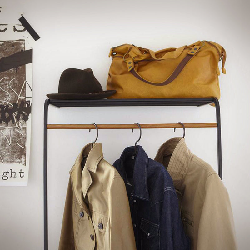 Perchero metálico de pared con estante blanco Yamazaki